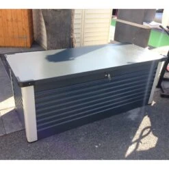 Coffre De Rangement En Métal Anthracite 750L Patio Box 1,06m² TRIMETALS -Jardin Extérieur Boutique coffre de rangement en metal antracite 750l patio box 106m trimetals 3