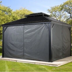 Rideaux Occultants En Polyester Gris Pour Pergolas Messina Et Mykonos 10x12 - SOJAG -Jardin Extérieur Boutique rideaux occultants en polyester gris pour pergola messina 10x12 sojag 1 4